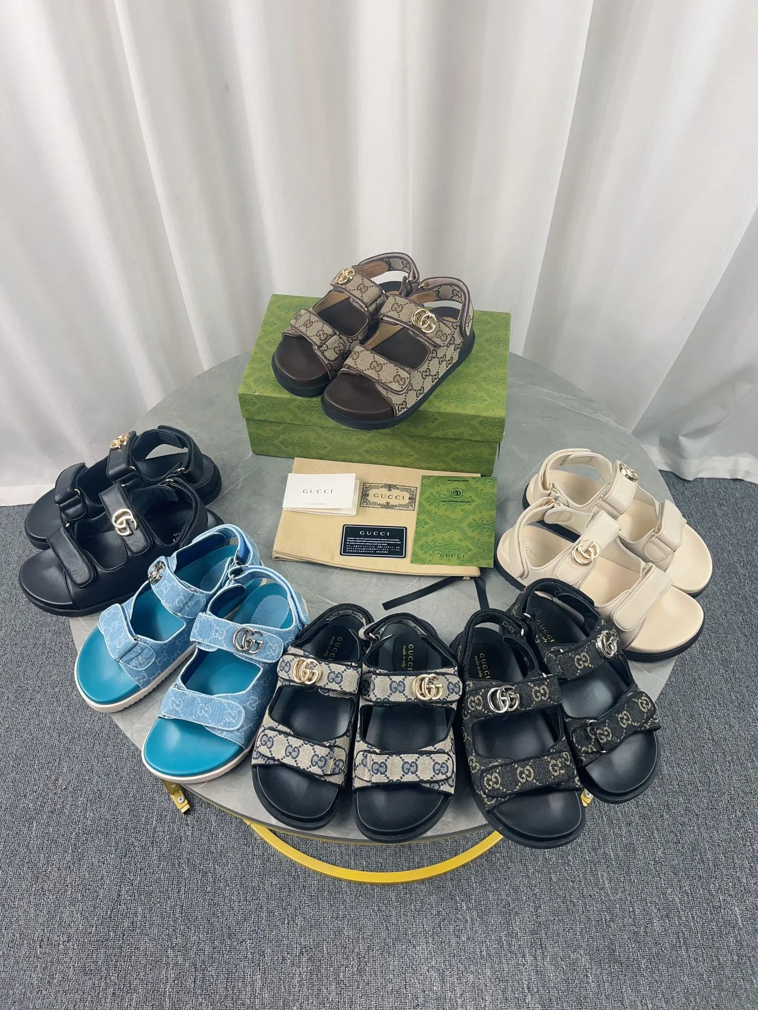👟👟Ex-factory price 520👟👟 2024 Gucci presbyopic fabric sandals, Gucci special presbyopic canvas fabric with double G metal buckle, fabric: double G presbyopic/imported cowhide, lining: cow lining, outsole: rubber outsole, size: 35-42
